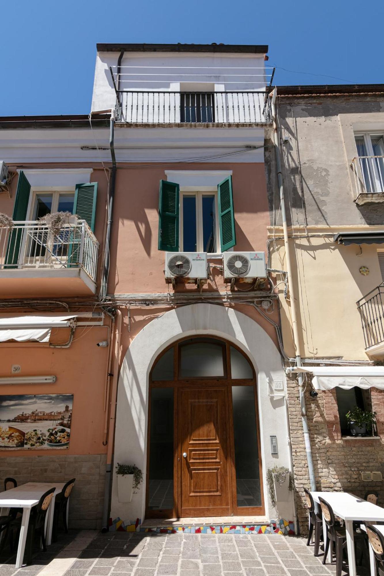 Dea Apartrooms Termoli Esterno foto