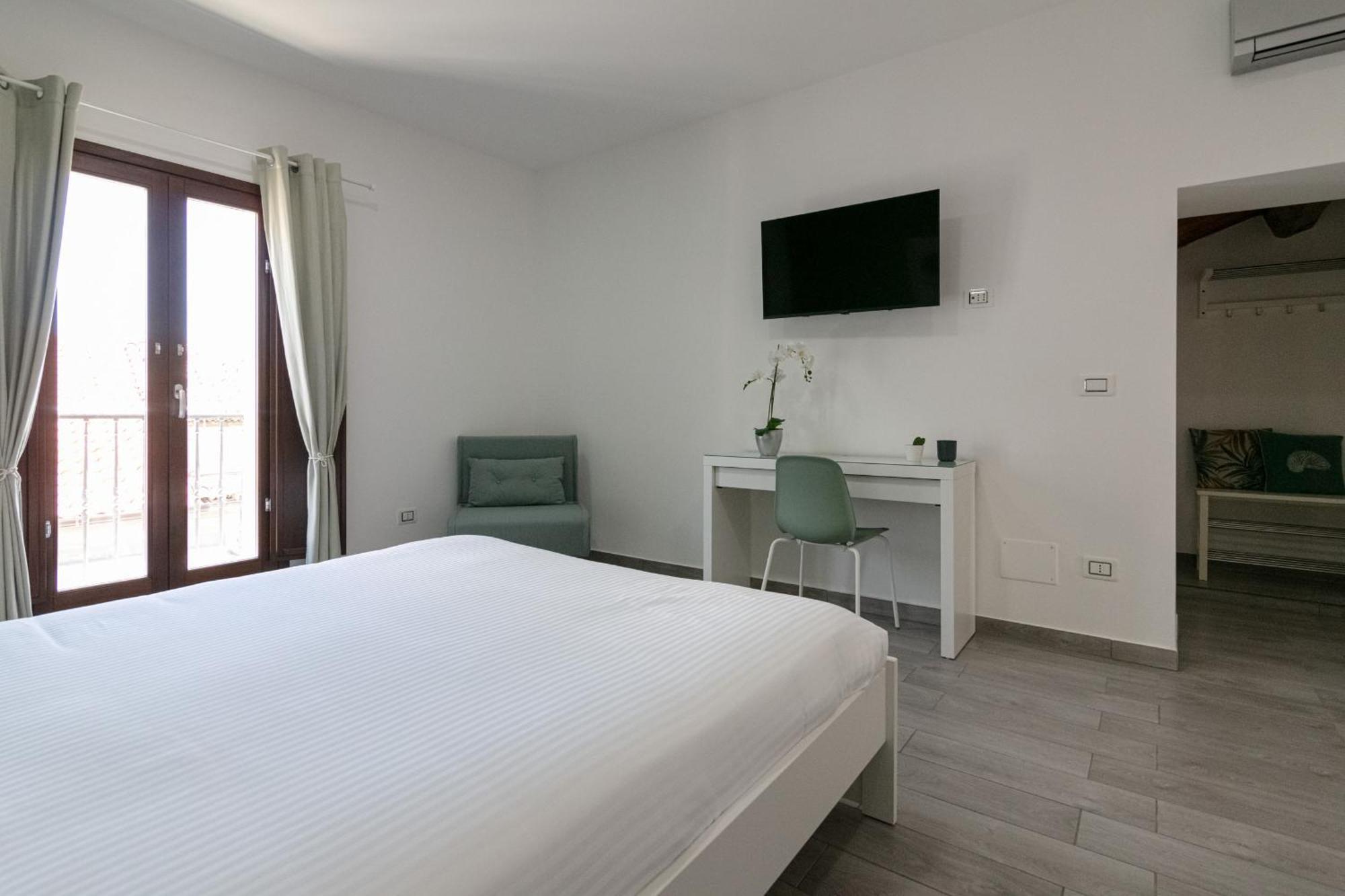 Dea Apartrooms Termoli Esterno foto