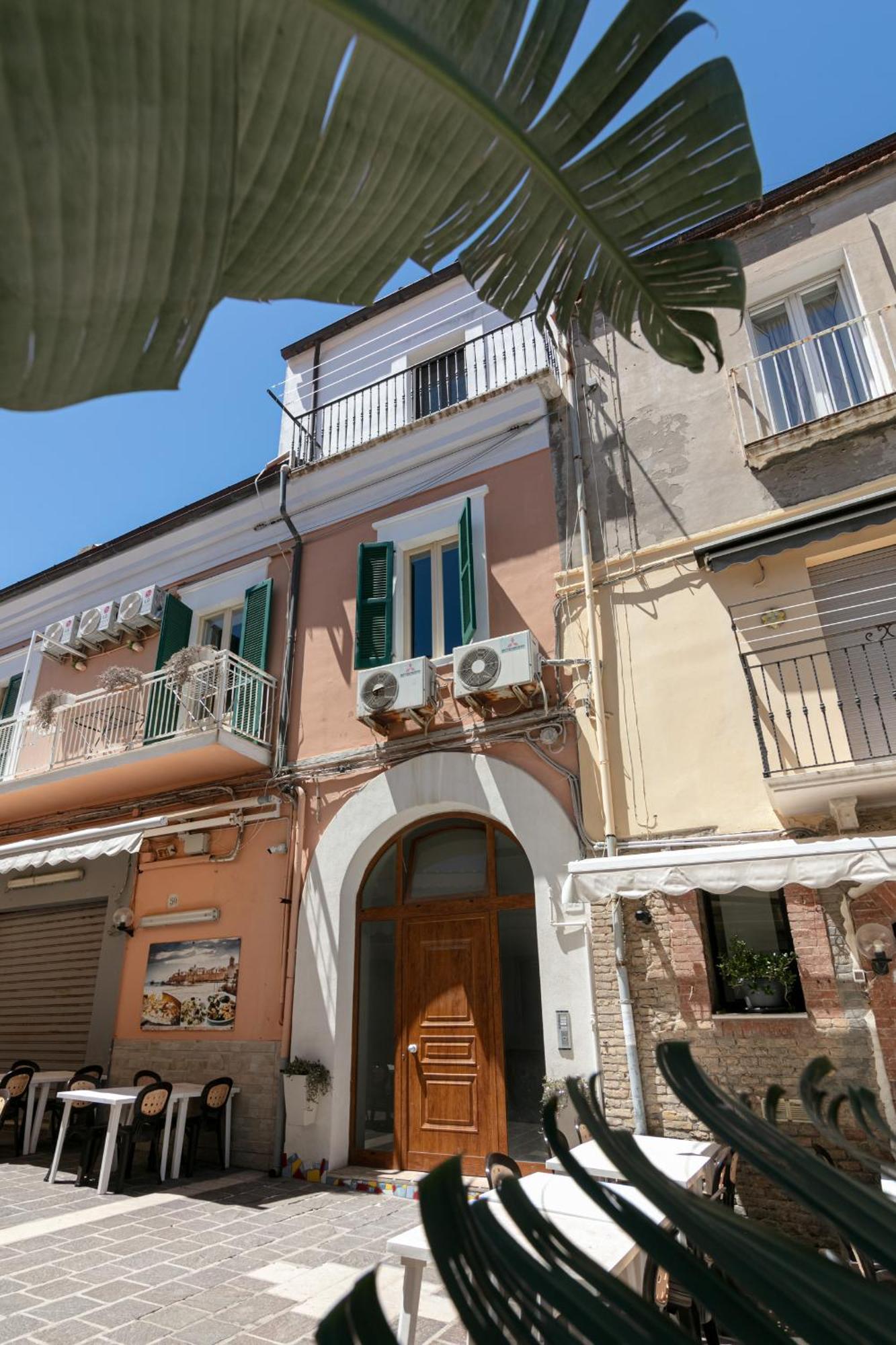 Dea Apartrooms Termoli Esterno foto